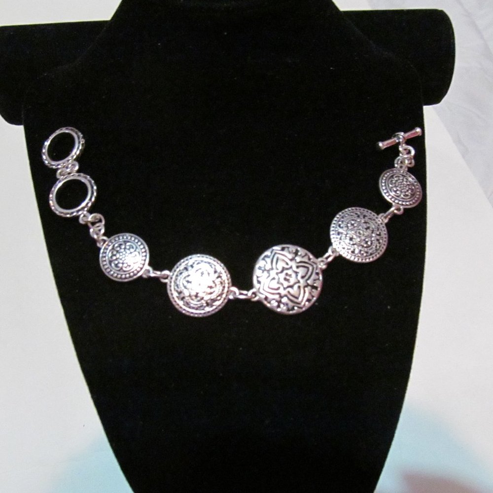Silver tone and black adjustable tab design bracelet new